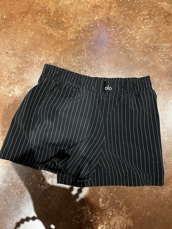 ALO Yoga Pants - Alo daylight boxer shorts in pinstripe Small black titanium